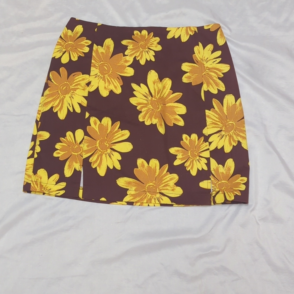 NWOT Chocolate Brown Mini Skirt Mod Flower Power Daisies